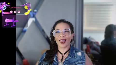 Paula online show from November 6, 2025, 8:43 pm