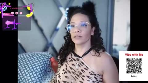 Paula online show from November 19, 2025, 9:15 pm