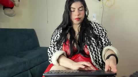 paula_ellie online show from November 6, 2025, 2:12 am