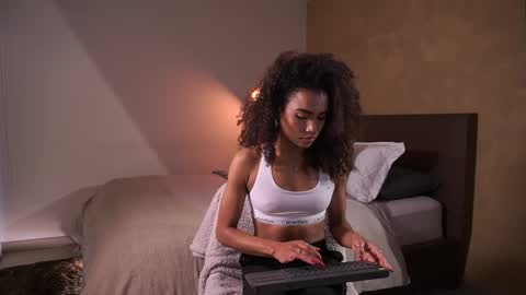 Paula online show from February 28, 2025, 9:44 pm