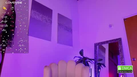 Paula Toro  online show from May 15, 2026, 1:07 pm