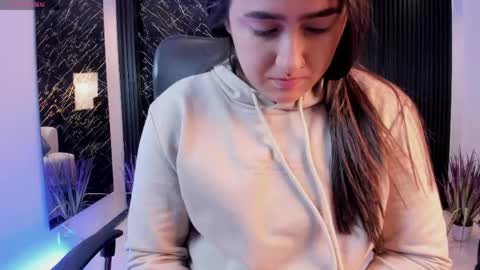 Paulina  online show from May 26, 2026, 11:28 am