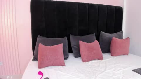 Paulina online show from November 7, 2025, 9:37 pm