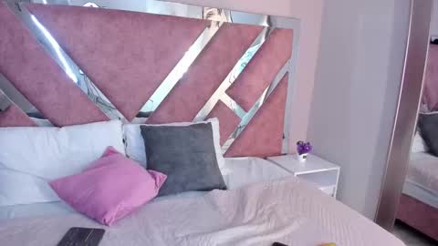 Paulina online show from December 19, 2025, 4:14 pm