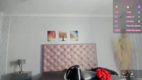 PaulinaSaennz online show from November 17, 2025, 12:44 pm