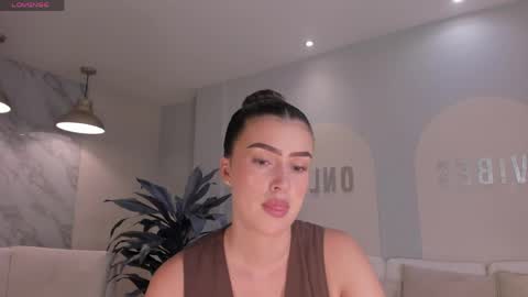 Paulina Santos  online show from March 15, 2026, 4:57 pm