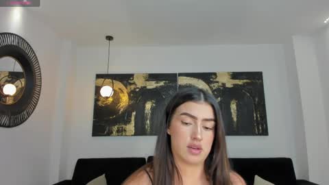 Paulina Santos  online show from April 2, 2026, 6:49 pm