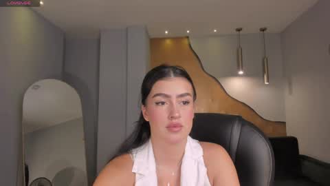 Paulina Santos  online show from May 19, 2026, 7:42 pm