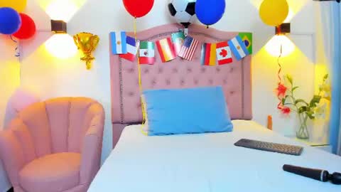 paulinavera online show from June 22, 2026, 8:06 pm
