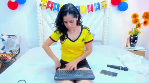 paulinavera online show from July 7, 2026, 8:02 pm