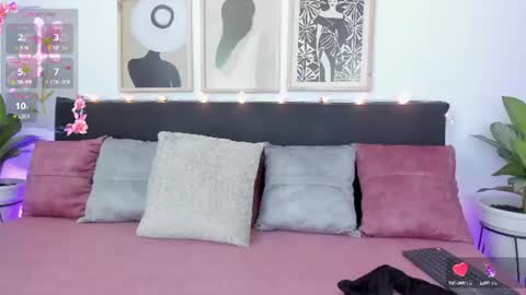 Snapshot of pauline_peach_ chatting on July 15, 2026, 12:32 pm Pauline online show from July 15, 2026, 12:32 pm