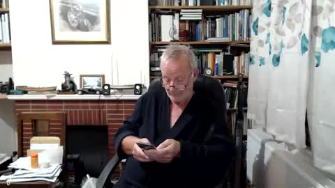 Snapshot of paull56r_ chatting on October 30, 2025, 7:58 pm Hi Im Paul online show from October 30, 2025, 7:58 pm