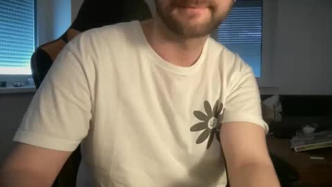Snapshot of paulsimpsn chatting on April 17, 2026, 2:42 pm love bush online show from April 17, 2026, 2:42 pm
