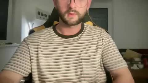 Snapshot of paulsimpsn chatting on May 26, 2026, 9:22 pm love bush online show from May 26, 2026, 9:22 pm