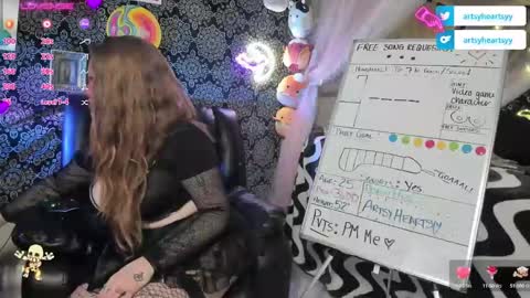 ArtsyHeartsyy online show from December 19, 2024, 2:12 am