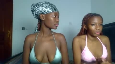 Snapshot of peach_ebonny chatting on June 3, 2026, 8:39 am peach_ebonny online show from June 3, 2026, 8:39 am