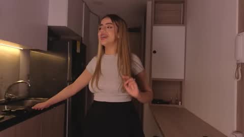 Ema online show from October 7, 2025, 3:20 pm