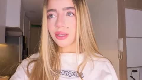 Ema online show from October 9, 2025, 1:53 pm