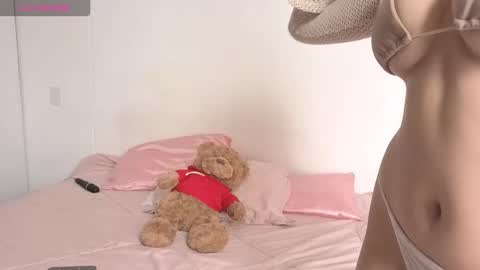 Ema online show from October 28, 2025, 3:25 pm