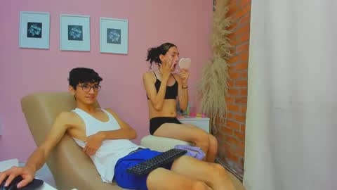 Snapshot of peach_tyron chatting on December 10, 2024, 1:00 pm peach tyron online show from December 10, 2024, 1:00 pm