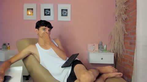 Snapshot of peach_tyron chatting on December 28, 2024, 7:33 pm peach tyron online show from December 28, 2024, 7:33 pm