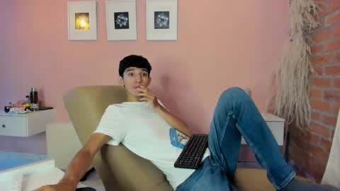 Snapshot of peach_tyron chatting on January 10, 2025, 12:58 pm peach tyron online show from January 10, 2025, 12:58 pm