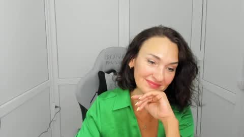 Snapshot of peachboomm chatting on August 5, 2026, 6:27 am Christina online show from August 5, 2026, 6:27 am