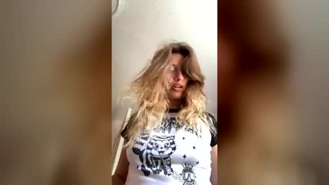 Snapshot of peachesdemure chatting on July 19, 2026, 9:29 pm Peachi babi online show from July 19, 2026, 9:29 pm