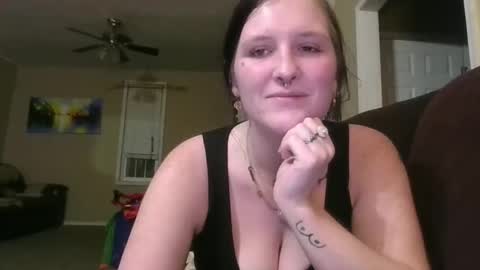 Snapshot of peachesxcreme chatting on October 7, 2025, 4:31 am peachesxcreme online show from October 7, 2025, 4:31 am