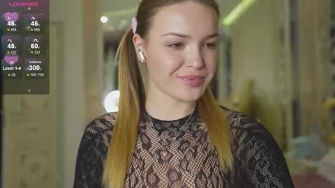 Snapshot of peachylina chatting on December 23, 2025, 2:09 am Angelina online show from December 23, 2025, 2:09 am