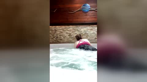 peachyqueen912 online show from April 16, 2026, 4:41 pm