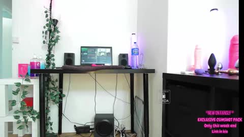 Help me to reach 200 thumbs up  online show from September 30, 2025, 10:42 am