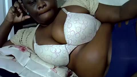 Snapshot of pearl_33 chatting on April 8, 2026, 2:11 am Keci online show from April 8, 2026, 2:11 am