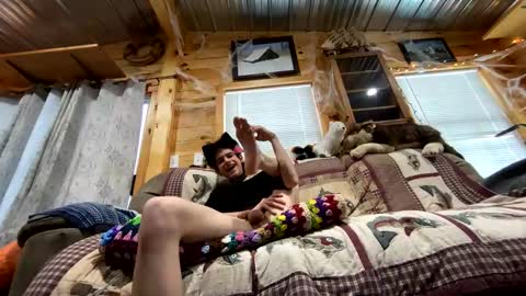 Pearl online show from December 8, 2024, 3:56 pm