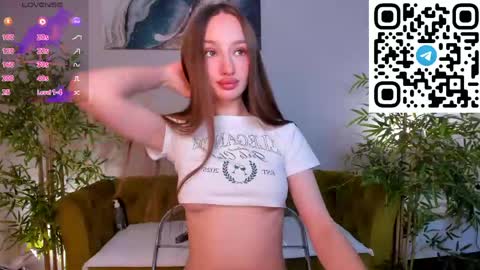Snapshot of pearl_bloom chatting on April 29, 2026, 12:48 am Sex Leah online show from April 29, 2026, 12:48 am
