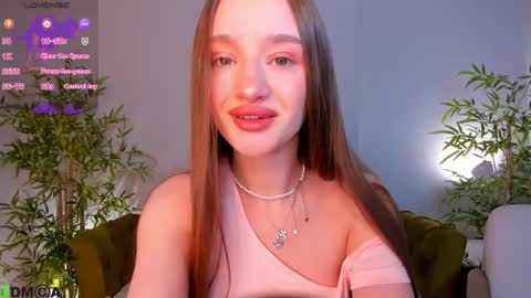 Snapshot of pearl_bloom chatting on May 12, 2026, 11:13 pm Sex Leah online show from May 12, 2026, 11:13 pm