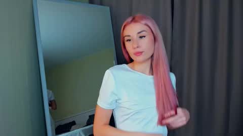 Snapshot of pearlenehidaka chatting on December 5, 2025, 6:22 am Emma online show from December 5, 2025, 6:22 am