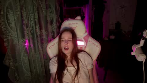 Snapshot of pearlprincess_ chatting on April 22, 2026, 10:55 pm Adelina online show from April 22, 2026, 10:55 pm