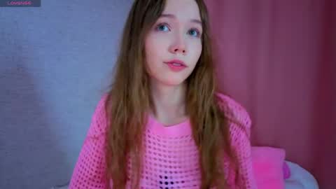 Snapshot of pearly_peach_ chatting on June 5, 2026, 6:13 pm pearly_peach_ online show from June 5, 2026, 6:13 pm