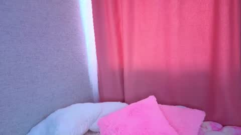 Snapshot of pearly_peach_ chatting on June 18, 2026, 9:14 am pearly_peach_ online show from June 18, 2026, 9:14 am