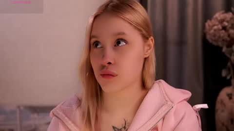 Lily online show from May 15, 2026, 4:30 am