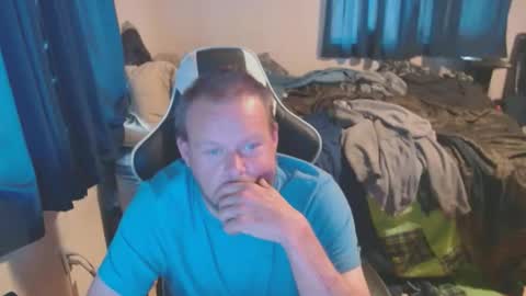 pecker40 online show from December 1, 2024, 6:41 pm