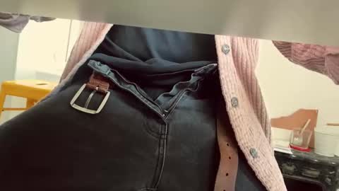 Snapshot of pedroserrano2000 chatting on February 25, 2026, 1:21 pm PedrOO OO online show from February 25, 2026, 1:21 pm