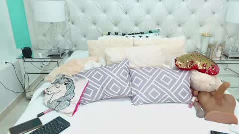 Penelope Laurent online show from January 15, 2025, 3:18 pm