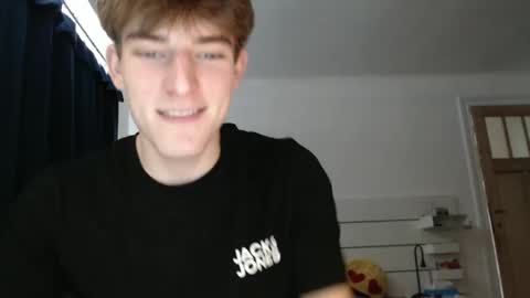 cutebelgianboy online show from December 7, 2024, 1:07 pm