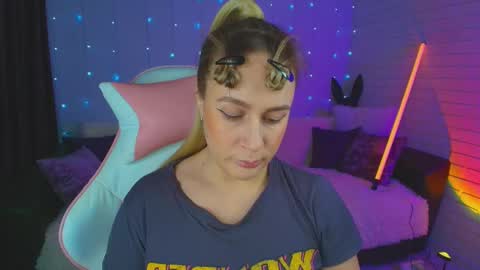 Dia  online show from February 9, 2025, 11:15 pm