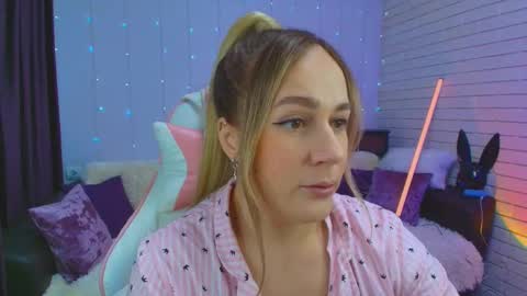 Dia  online show from February 17, 2025, 10:47 pm