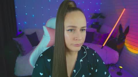 Dia  online show from September 18, 2025, 8:11 pm