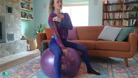 Peppermint and Dusty  online show from February 25, 2026, 7:01 pm