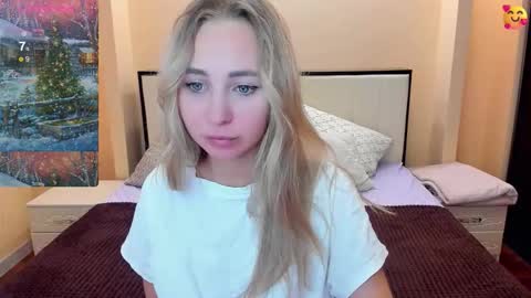 Julia online show from December 16, 2025, 3:55 am